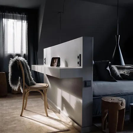 Le Noir - Black Forest Chalet